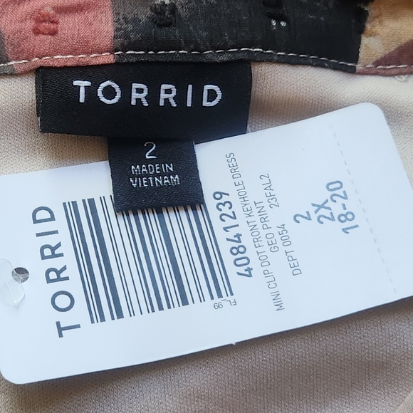 TORRID🔖NWT! Clip Dot Front Keyhole Skater Dress - Size 2X - Picture 13 of 15